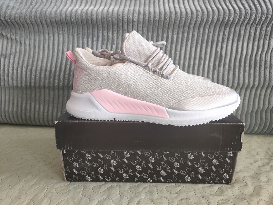 Nowe piękne Adidasy lekkie