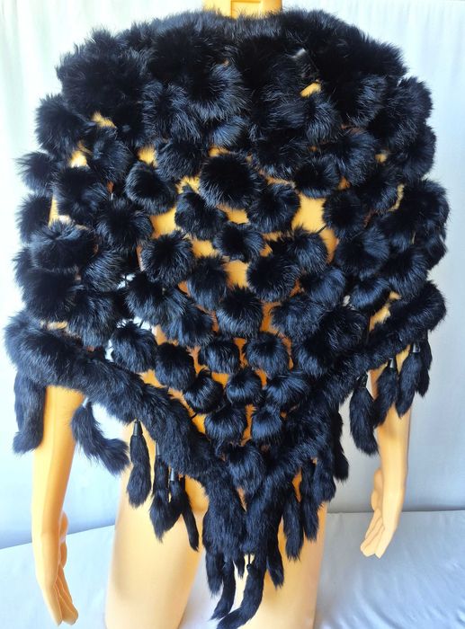 CKN ponczo,chusta,szal futro naturalne królik pompony one size