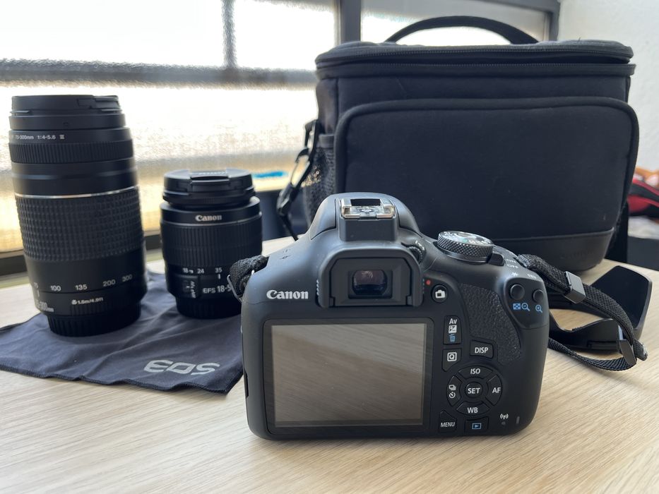 Kit Canon 2000D+18/55 e 75/300 com pouco uso