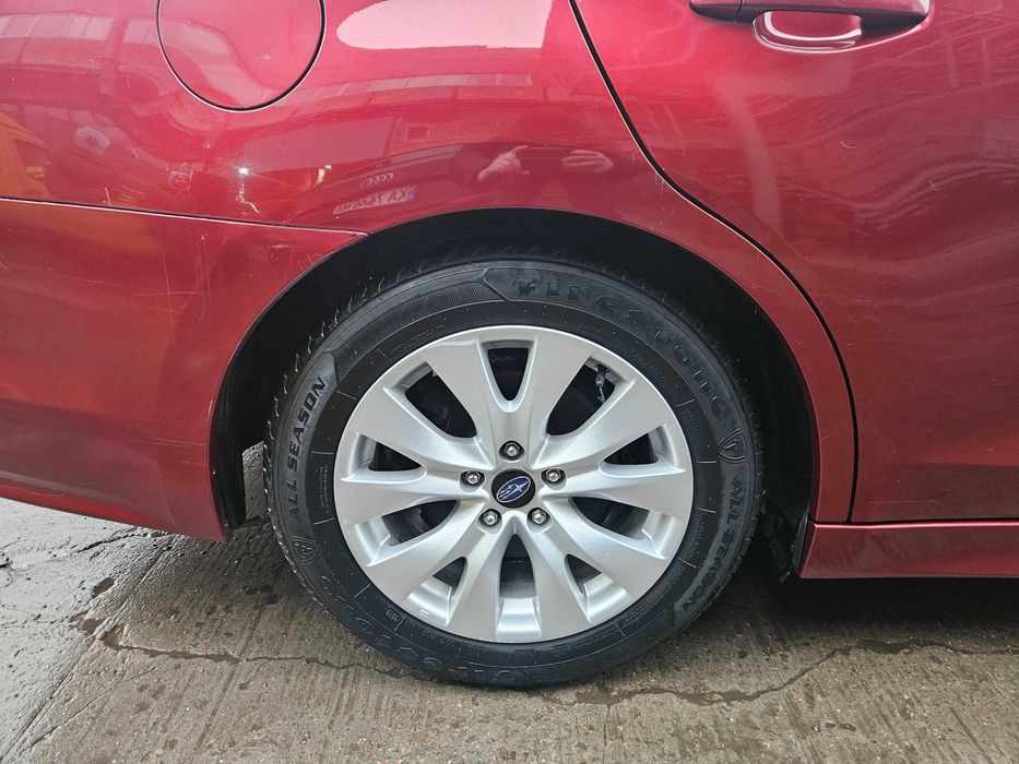 Subaru Legacy 2.5 бензин, АКПП полный привод.