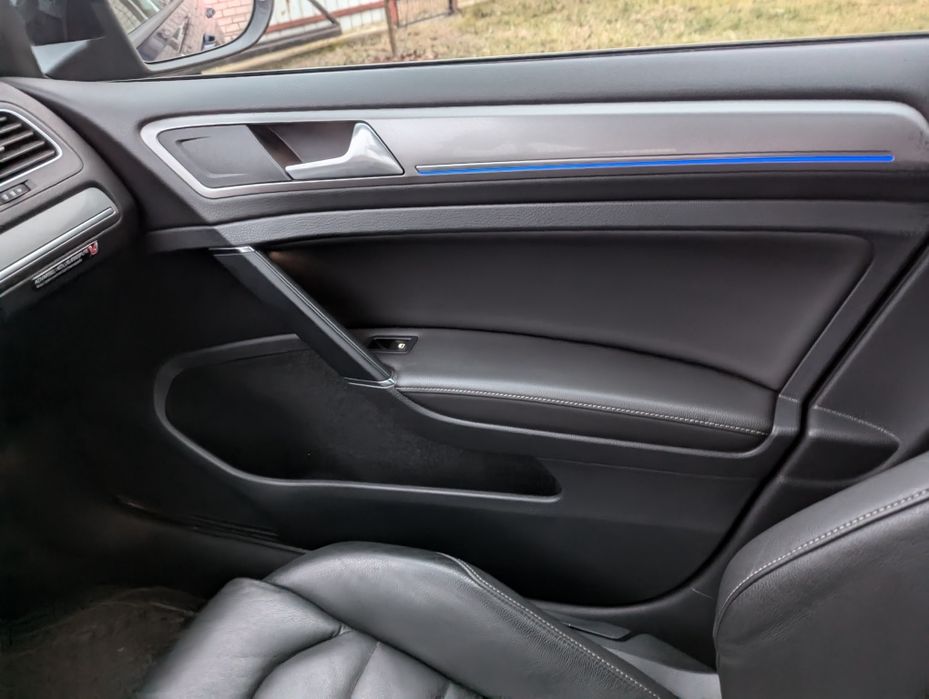 Доглянутий електромобіль E golf 24 кВ