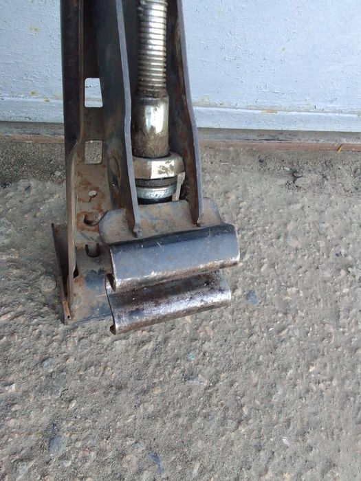 Домкрат Volkswagen Transporter.