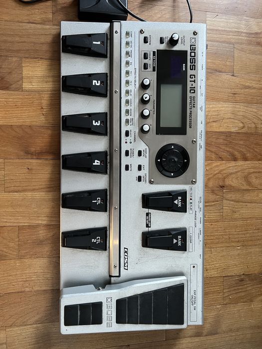 Multiefekt gitarowy BOSS GT-10