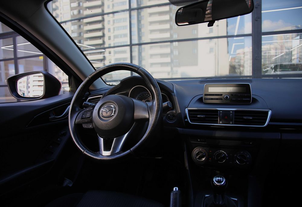продам автомобіль Mazda 3
