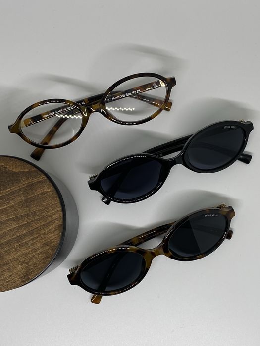 Окуляри Miu Miu у різних колькорах