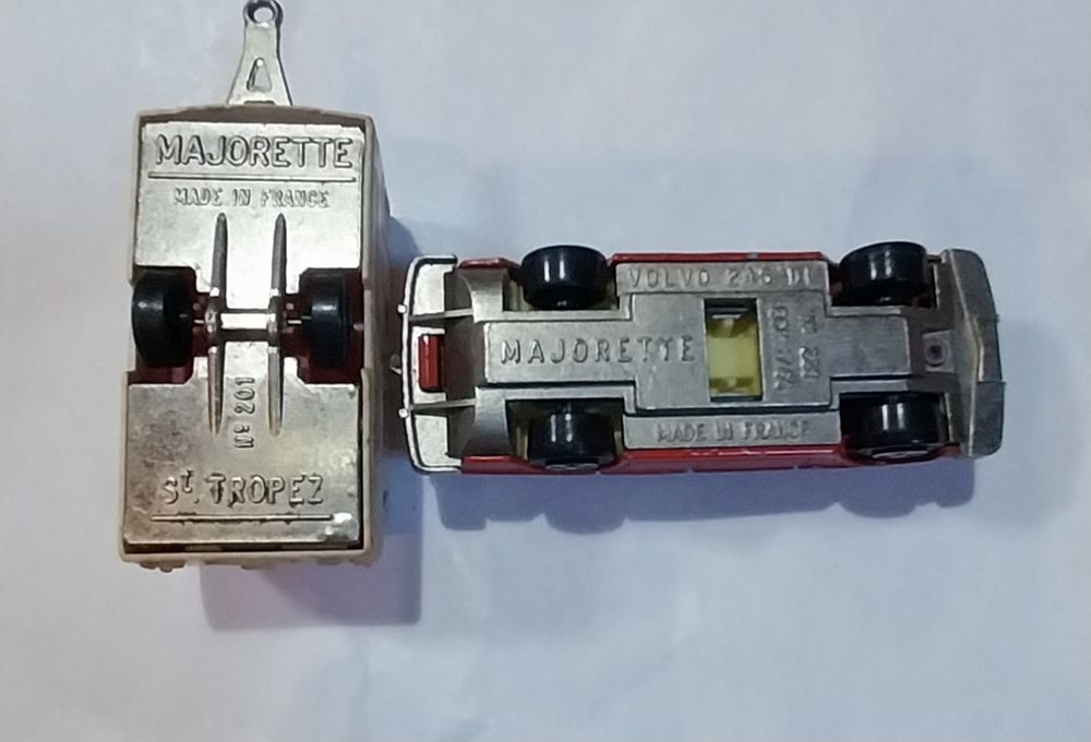 Miniaturas antigas Majorette Volvo e caravana