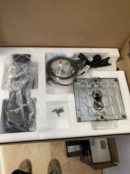 Монітор Lenovo з грантією