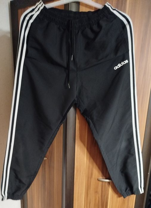 Spodnie dresowe męskie Adidas rozmiar M stan bardzo dobry