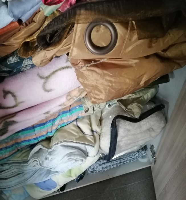 Mesas e vários artigos