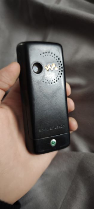 смартфон Sony Ericsson W200i.