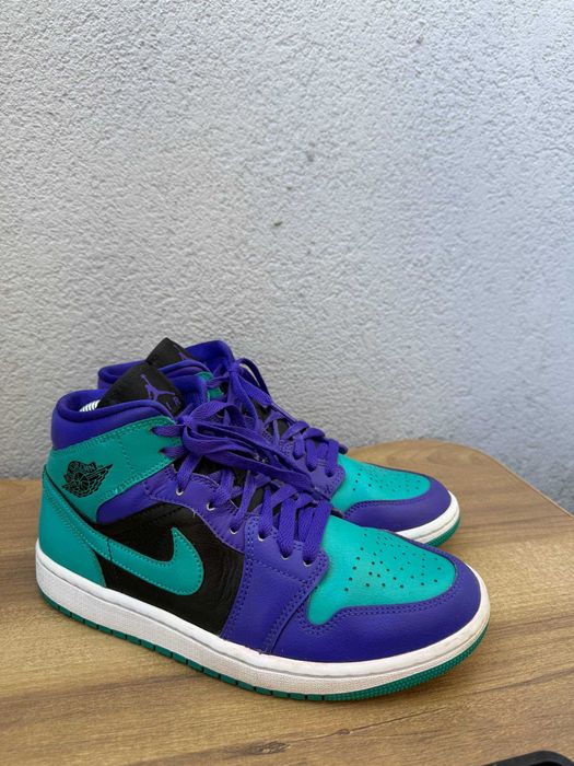 Nike Air Jordan 1 Mid "Black Grape"