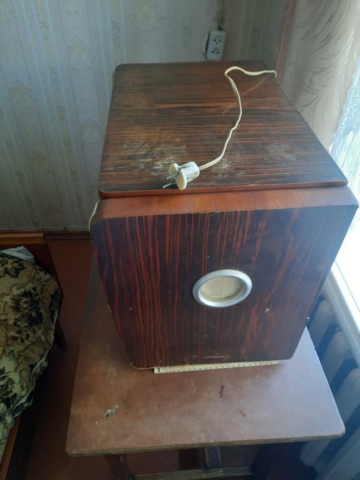 Продам радіолу Латвія
