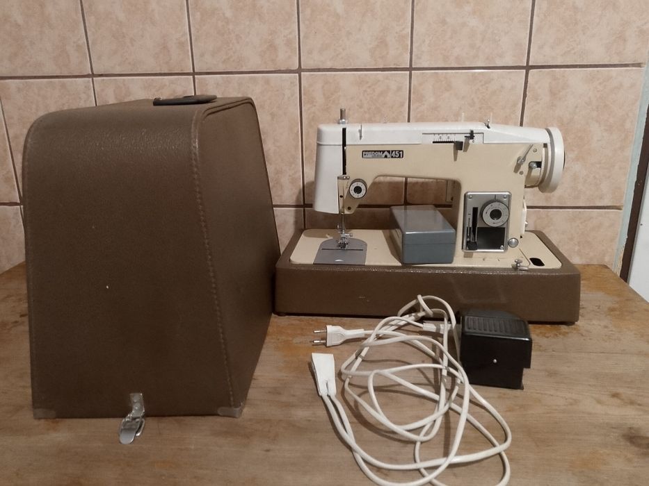 Maszyna do szycia Predom Łucznik 451 Stan Kolekcjonerski