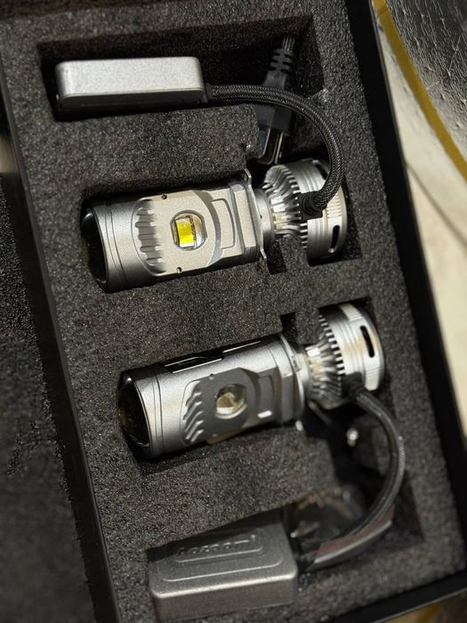 Продам комплект LED ламп Aozoom с мини-линзой, цоколь H4, 12V.