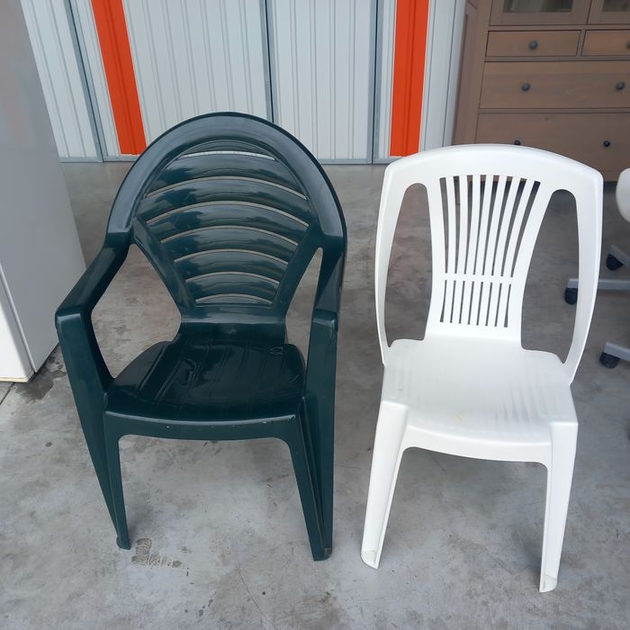 Cadeiras de plástico