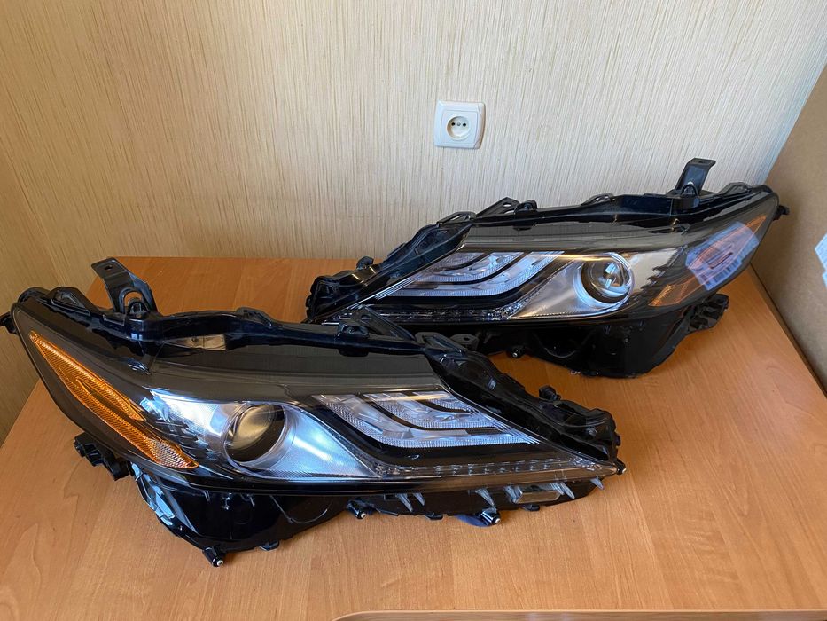 ОРИГІНАЛ Фари Toyota Camry 70 (2018–2024) FULL LED XLE/XSE ліва права