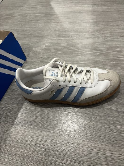 Adidas samba azuis e brancas