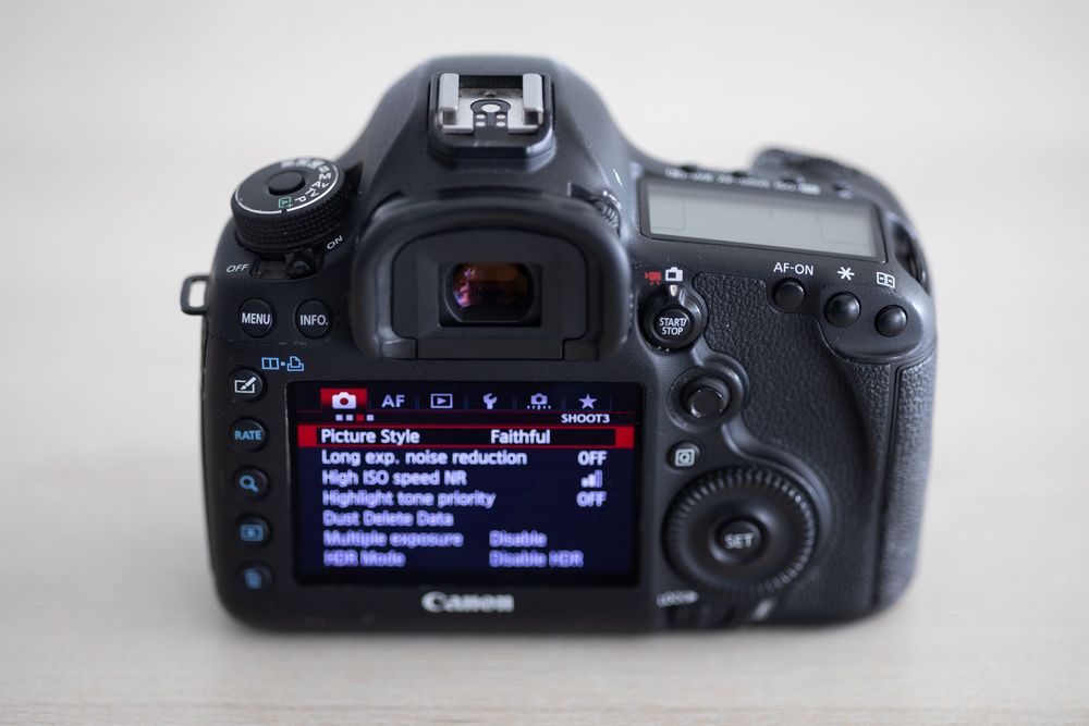 Camera Canon 5D III