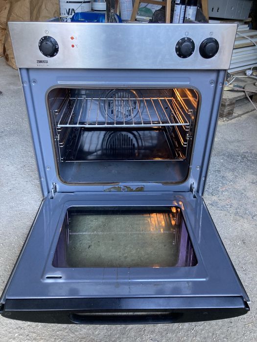Forno de encastrar  Zanussi em bom estado