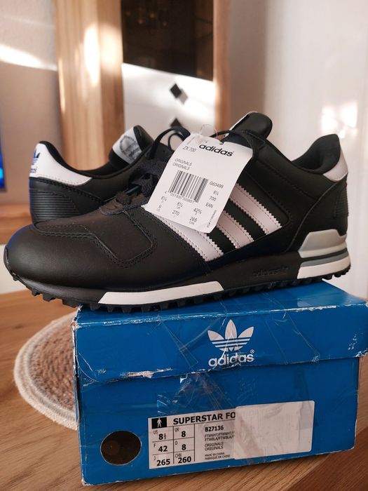 Продам шкіряні фірмові кросівки adidas originals zx700: 150 грн