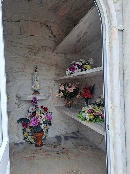 Vendo Jazigo 8 Caixões