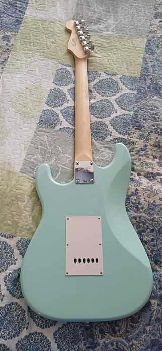 Гитара Fender, состояние идиал. Струны новые. В комплект идет кабель и