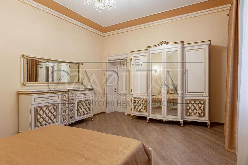 Оренда будинку в центрі міста з басейном!