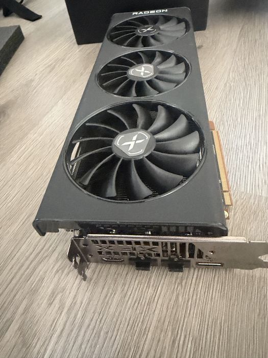 Placa gráfica XFX AMD Radeon RX 6800 XT - Como Nova