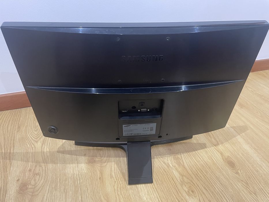 Monitor Samsung Curvo 24” Full HD – S24E500C
