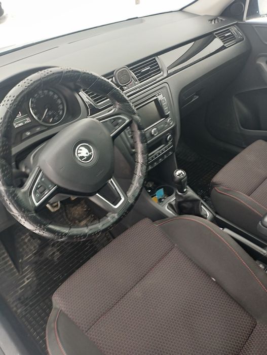 Продам автомобіль skoda rapid 2015 року. 1.6 дизель. 90к.с.