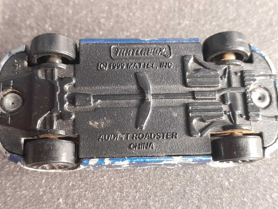 Stary Matchbox Audi TT Roadster 1999 autko zabawka resorak model