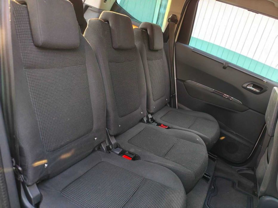 Продам автомобіль Peugeot 5008