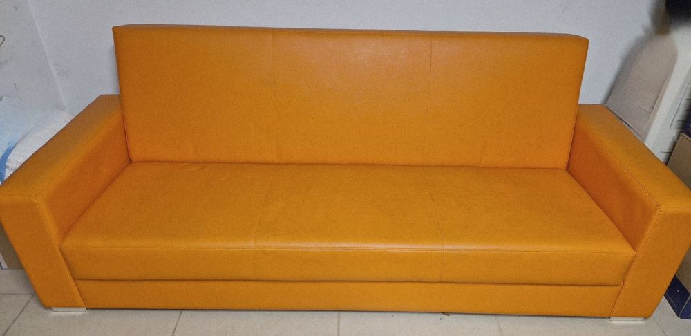 Sofá cama de 3 ou 4 lugares em pele como novo
