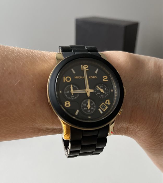 Relógio Michael kors preto e dourado como novo