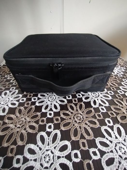 Kuferek kosmetyczka na lampę hybrydową i lakiery, kosmetyki czarny