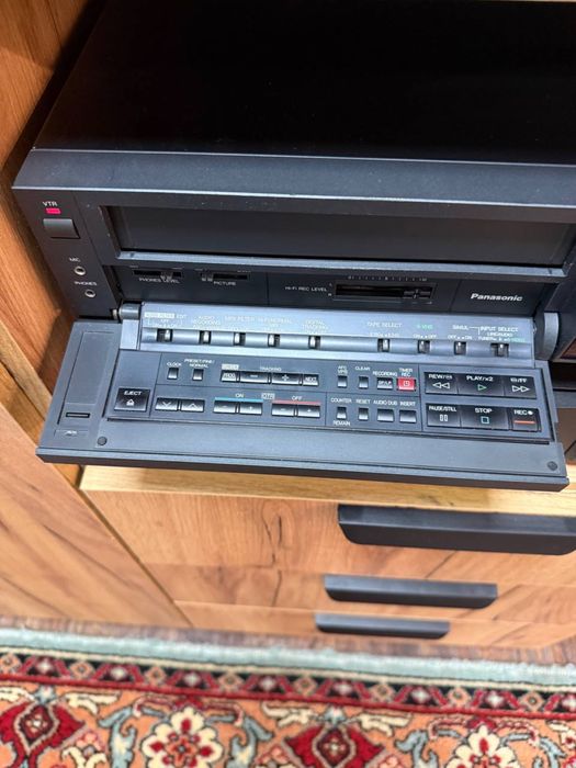 Відеомагнітофон Panasonic NV-FS100 S-VHS (Hi-Fi Stereo)