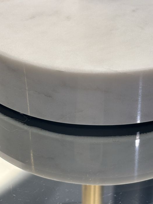 Candeeiro com base em marmore como novo.