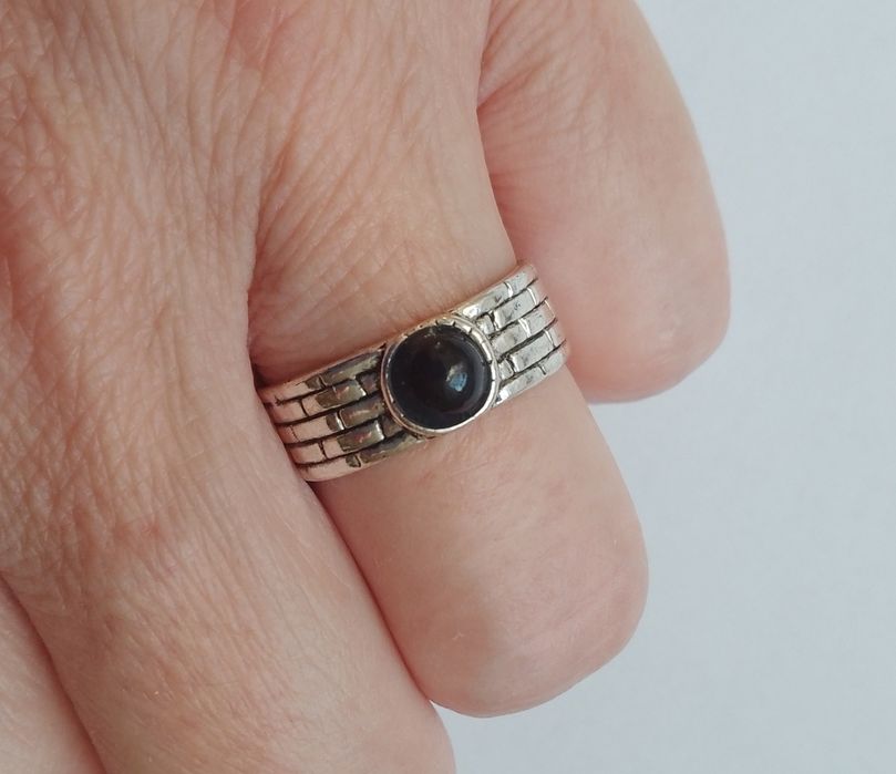 Pierścionek czarne oczko