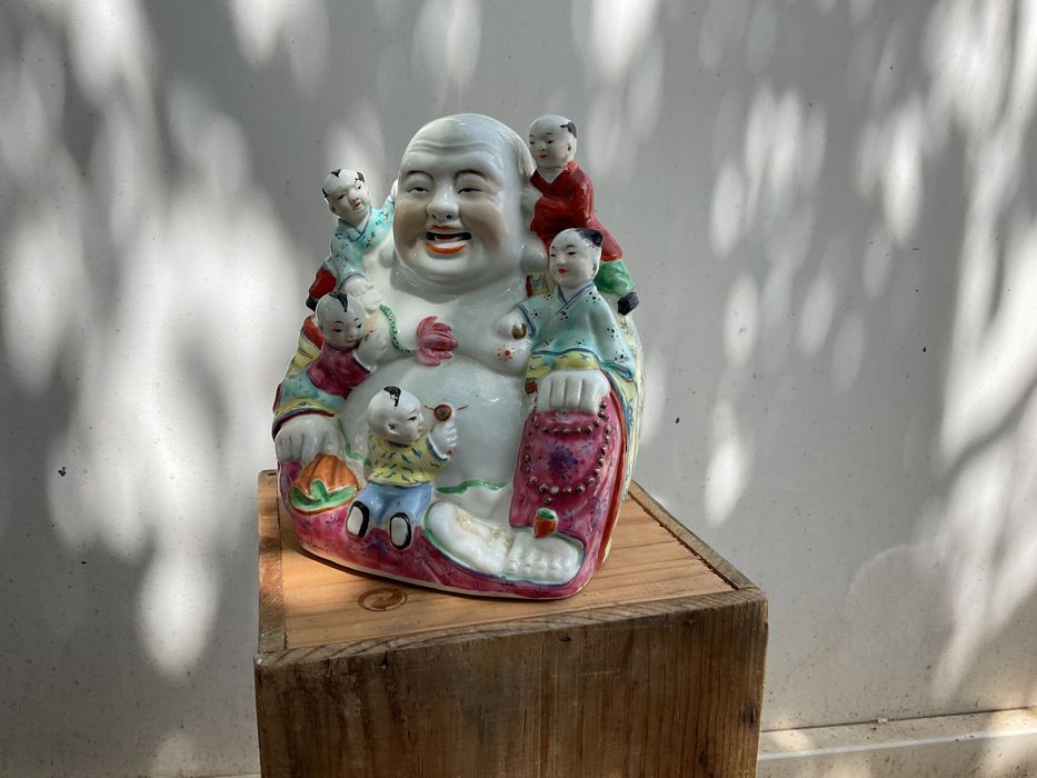 Figura de BUDA em porcelana