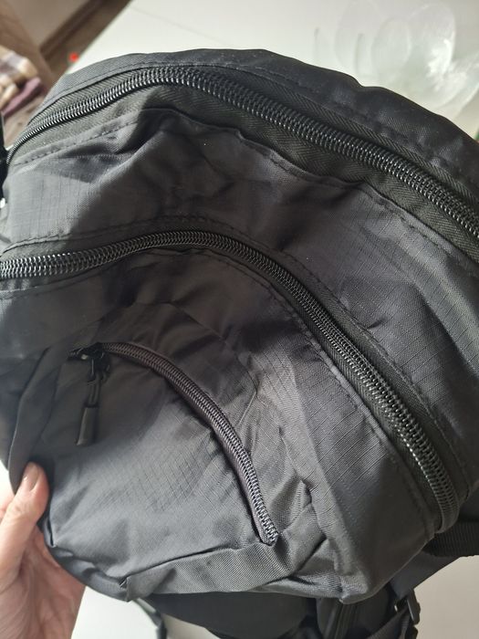 Czarny plecak turystyczny 25 l