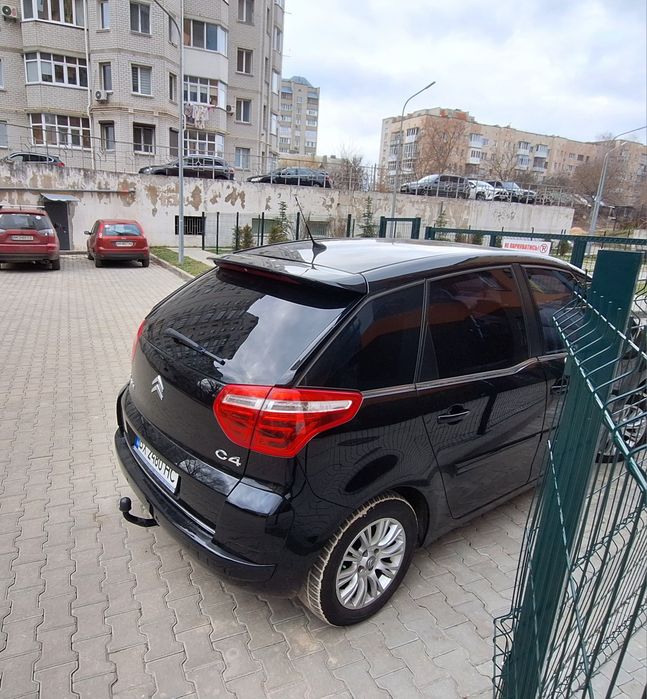 Машина CITROEN C4 picasso