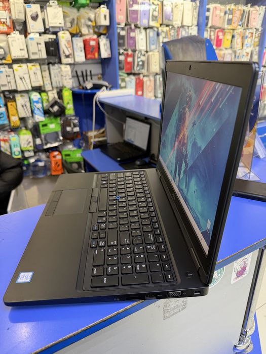 Dell latitude 5580/ i7-7820HQ/ 8GB/ 256GB SSD/ 940MX 2GB