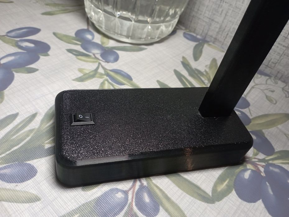 Настольный светильник с функцией павербанка