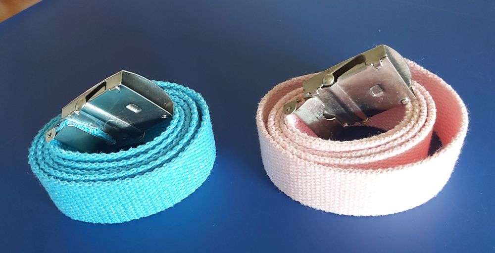 2 cintos (azul e rosa)