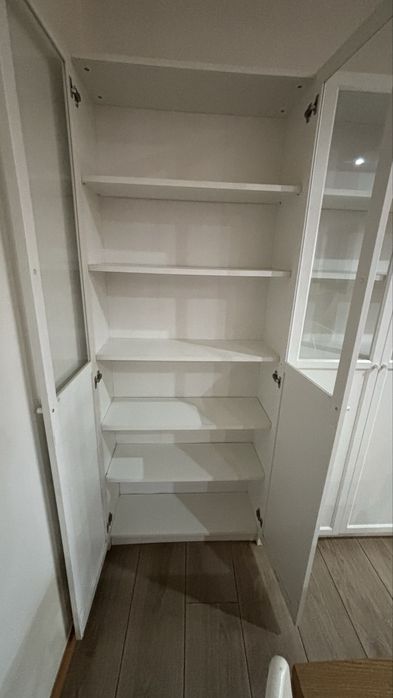Estantes IKEA BILLY com portas de vidro – Excelente estado