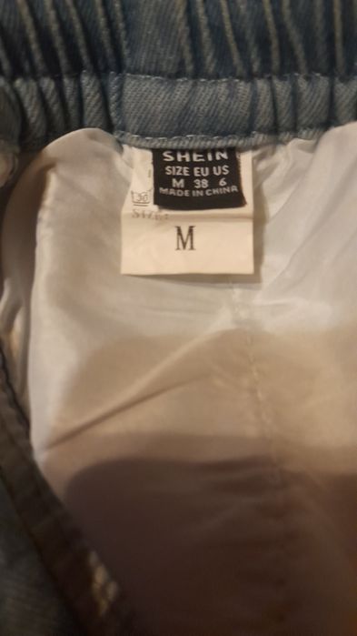 Nowe spodnie jeans jogery napisy SHEIN roz M