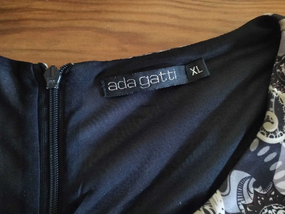 Vestido com Motivo Floral Tam. XL