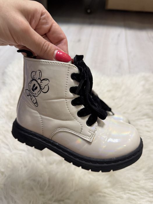 Ботінки на дівчинку