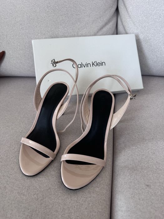 Нові босоніжки Calvin Klein, 37