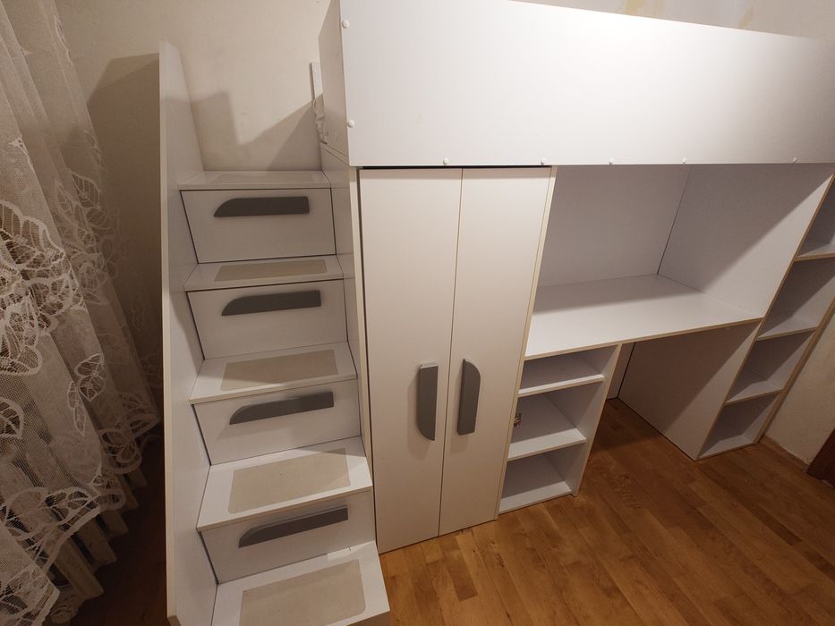 Meble młodzieżowe antresola z materacem